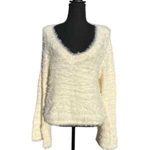 NWOT Women’s soft crème colored V Neck sweater by Boston Proper size XL